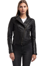 Charger l'image dans la galerie, BARBARA